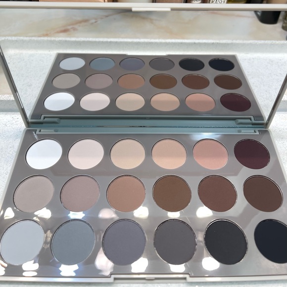 Morphe ~ ‘18CT MATTE ESSENTIALS’ Artistry Eyeshadow Palette ~ Full Size ~ NIB - Picture 6 of 16
